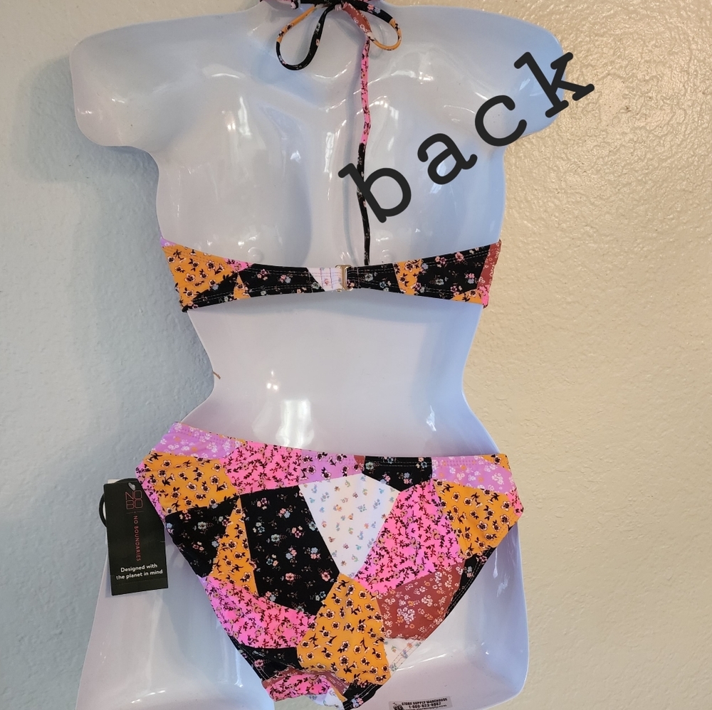 Bikini - Picture 2 of 2